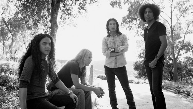 alice-in-chains-band-picture-black-and-white